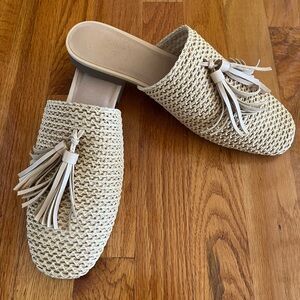 Universal Thread Women's Wicker Woven cream/beige Tassel Mules